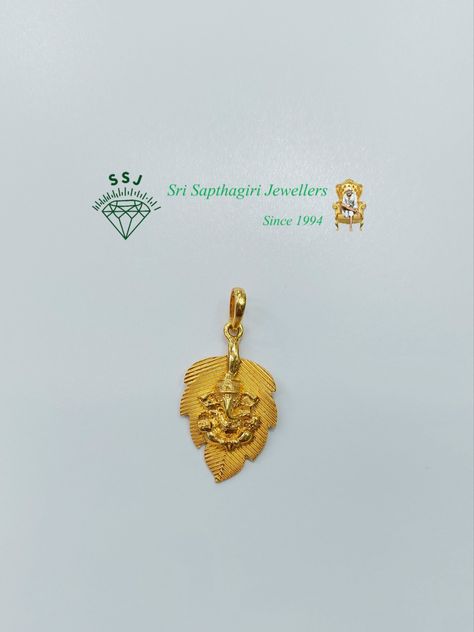 Gold Ganesha Pendant, Ganesh Pendant, Baby Jewellery, Ganesha Pendant, Pendant Designs, Mangalsutra Design, Black Beads Mangalsutra, Gold Jewelry Outfits, Ganesh Wallpaper