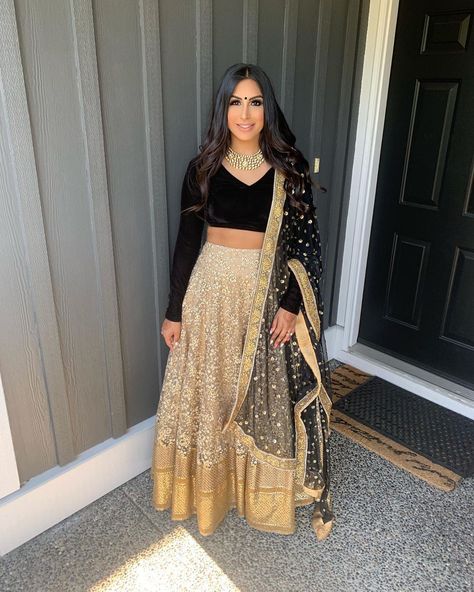 Raji Khaira Nagra 🧿 on Instagram: “Reception ready 🖤 Tonight we designed myself a beautiful black + gold lengha! (inspired by the lovely @deepikapadukone). The bottom is done…” Net Lehenga Blouse, Black Velvet Blouse Design, Gold Lengha, Velvet Blouse Design, Lehenga Choli Designer, Black Blouse Designs, Black Velvet Blouse, Gold Lehenga, Lehenga Choli Designs