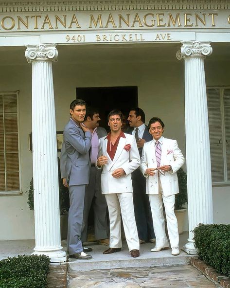 Scarface Tony Montana 🇺🇸 on Instagram: “As we grow up, we realize it becomes less important to have a lot of friends and more important to have real ones. Follow @gangstertony47” Scarface Costume, A Lot Of Friends, Lot Of Friends, Tony Montana, Group Photo, Montana