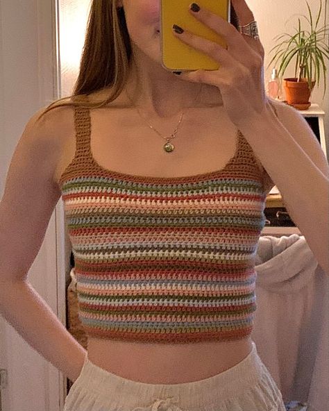 Crochet Top Styling Ideas, Yarn Crop Tops, Crochet Top Not Cropped, Summer Outfits Crochet Top, Summer Crochet Ideas Cropped Tops, Crochet Tops Boho, Crochet Patterns Tank Top, Crochet Tops T-shirts & Tank, Crochet Striped Tank Top