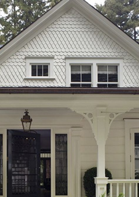 Hydrangea House, Deco House, Casa Country, Farmhouse Porch, Casas Coloniales, White Farmhouse, Farmhouse Cottage, Porch Design, Farmhouse Exterior