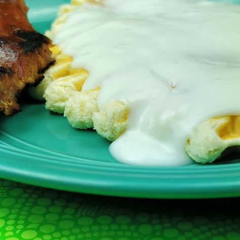 White Sauce (for waffles) White Cream Sauce, Easy White Sauce, White Cheese Sauce, Waffle Iron Recipes, Belgium Waffles, White Sauce Recipes, Homemade Ketchup, Foods With Iron, Amish Recipes