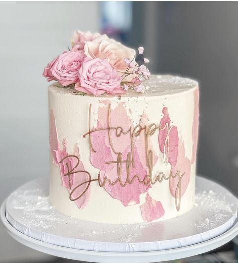 Small Round Birthday Cake For Woman, Elegant 40th Birthday Cake, Girly 18th Birthday Cake, White And Rose Gold Birthday Cake, 60th Bday Cake, 45th Bday Cake Ideas For Women, Floral Cakes Aesthetic, 2024 Birthday Cake, Rose Gold Bday Cake