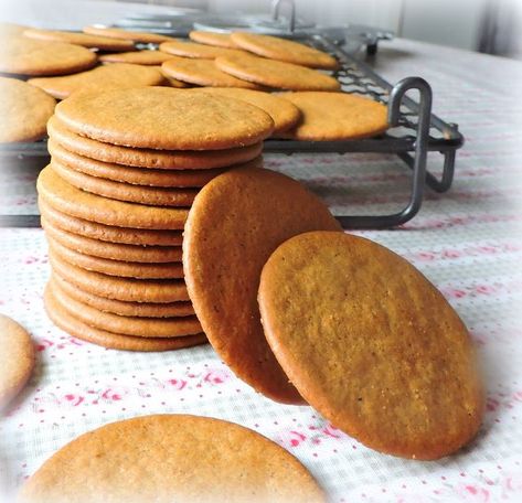 Elizabeth's Gingersnaps Ginger Thins Cookies, Ginger Snap Cookies Recipe, Ginger Biscuits, The English Kitchen, Crispy Cookies, English Kitchen, Ginger Snap Cookies, Ginger Cookies, Snickerdoodles