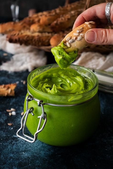 Garlic Mayonnaise, Relish Sauce, Wild Food Foraging, Mayonnaise Recipe, Bistro Food, Dessert Photography, Wild Garlic, Garlic Recipes, Garden Recipes