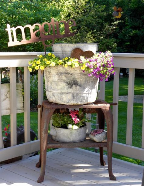 Teresa’s junk filled Summer garden | Flea Market Gardening Country Porch Decor, Junk Garden, Spring Planter, Flea Market Gardening, Country Garden Decor, Porch Flowers, Porch Decor Ideas, Country Porch, Garden Junk