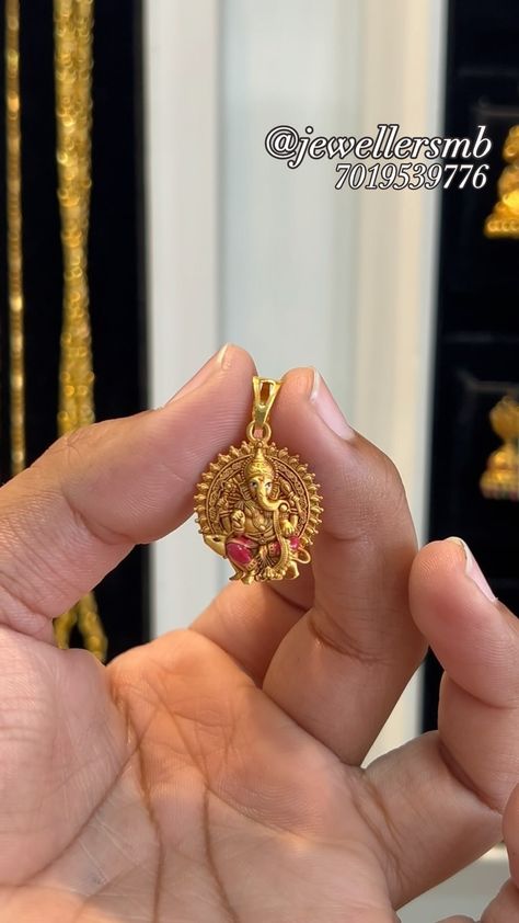 Pendent Set Gold Design, Ganapathi Pendant Gold, Ganesha Pendant Gold Jewelry, Gold Ganesha Pendant, Lord Ganesha Gold Pendant, Indian Brides Jewelry, Pretty Gold Necklaces, Gold Chokers, Fashion Jewelry Necklaces Gold