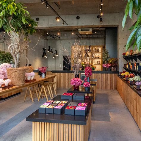 Floral Store Design, Flower Store Design Floral Shops, Luxury Flower Shop, Floral Shop Design, Flower Store Design Interior, Floral Shop Interior Design, Flower And Gift Shop, Flower Shop Design Interiors, Gift Shop Interior Design