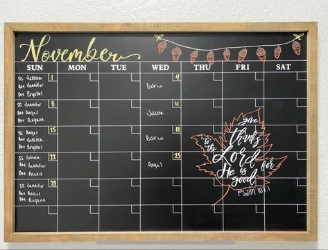 November Chalkboard Art Calendar, November Calendar Ideas, Chalk Calendar, Calender Ideas, Calendar Doodles, Seasonal Calendar, Chalkboard Wall Art, Calendar Themes, Chalkboard Calendar