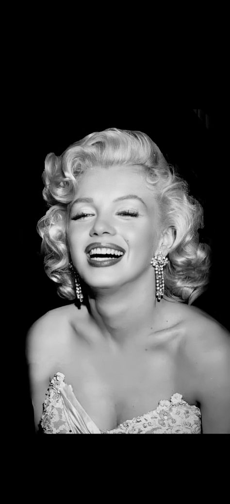 MARILYN MONROE Marilyn Monroe Hd Photos, Marilyn Monroe Smiling, Marlin Maroe, Marilyn Wallpaper, Vintage Hollywood Theme, Merlin Monro, Marilyn Monroe Wallpaper, Tattoo Portrait, Marilyn Monroe Portrait