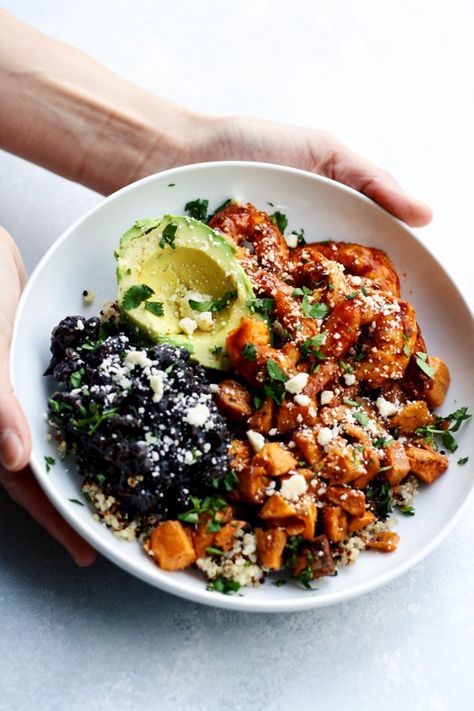 spicy shrimp & quinoa bowls | cait's plate Shrimp Quinoa Bowl, Shrimp Quinoa, Shrimp And Quinoa, Sweet Potato Bowls, Quinoa Bowls, Quinoa Sweet Potato, Dinner Quick, Juicy Shrimp, Power Bowls