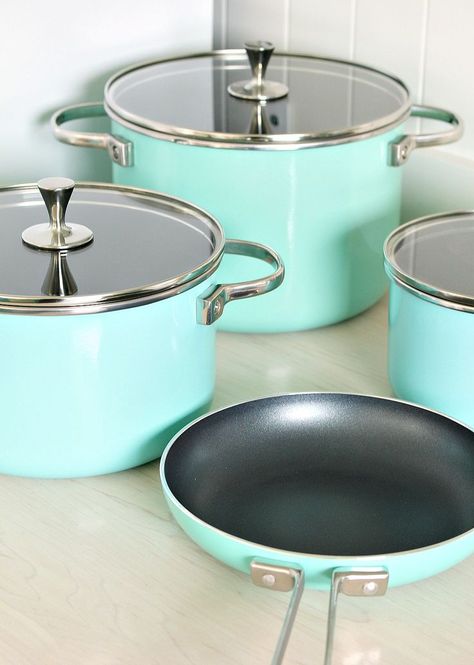 Kate Spade Turquoise Pots and Pans from the All in Good Taste Collection - Love the non-stick coating! Maple Wood Kitchen Cabinets, All In Good Taste, Turquoise Kitchen, Vase Deco, Wood Kitchen Cabinets, Kitchen Themes, Kitchen Products, Boho Home, Wood Kitchen