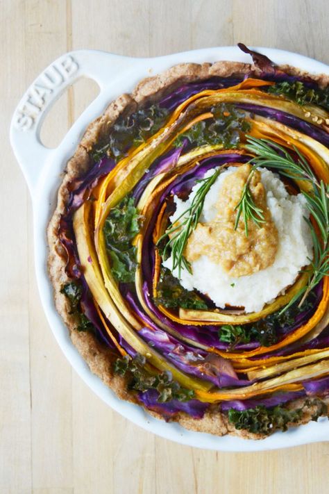 vegan-spiral-thanksgiving-tart-2 Thanksgiving Tart, Vegan Recipes For Thanksgiving, Vegetarian Dinner Party, Recipes For Thanksgiving, Vegetarian Ideas, Dairy Free Pasta, Thanksgiving Entertaining, Sweet Potato Gnocchi, Vegan Ideas