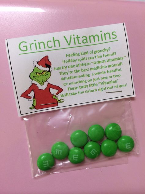 Christmas gift: m&ms-grinch pills/vitamins Cheap Christmas Gift Crafts, M&m Christmas Gift Ideas, Grinch Candy Ideas, Christmas Present Craft Ideas, Grinch Party Favors For Adults, Christmas For Classmates, Grinch Christmas Presents, Christmas Gifts Homemade For Family, Candy Gift Box Ideas Diy