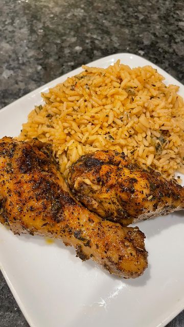 Food Rice And Chicken, Food Rice Chicken, Aesthetic Food To Make At Home, Chicken Dinner Aesthetic, Baked Chicken And Rice Recipes, Chicken In Rice, Rice And Chicken Recipes, Chicken N Rice, Chicken Fajita Rice