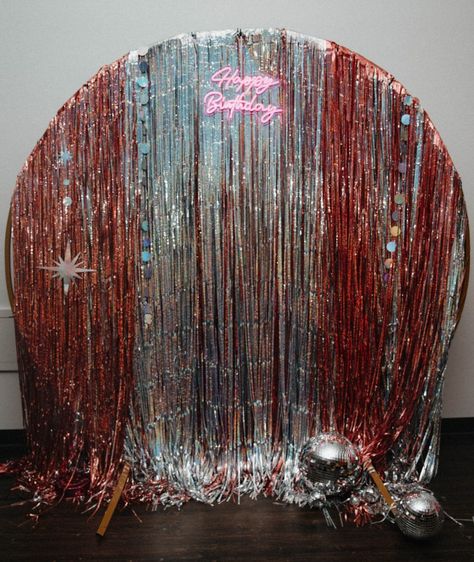 Fringe Backdrop Wedding, Disco Fringe Backdrop, Fringe Party Backdrop, Fringe Backdrop Ideas, Disco Photo Backdrop, Groovy Disco Party, Euphoria Themed Party, Cowboy Disco, Desert Disco