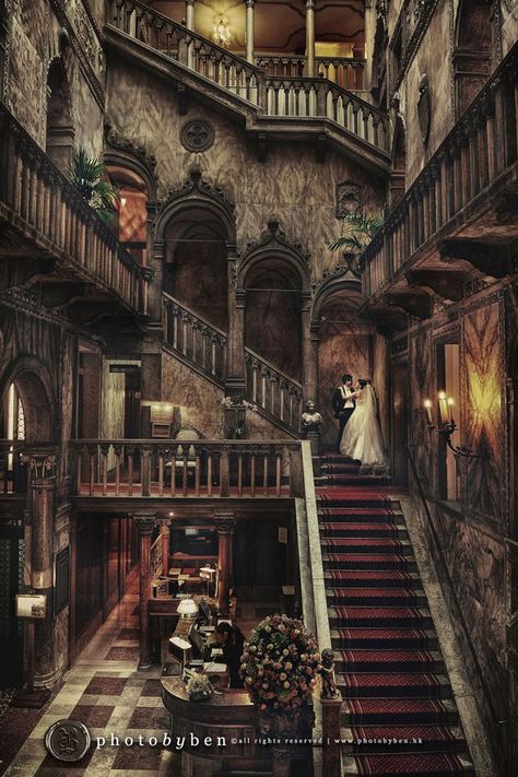 Mood Pictures, Haunted Hotels, Old Castle, Haunted Hotel, Castles Interior, Beautiful Scenes, Abandoned House, Paris Jackson, Abandoned Mansions