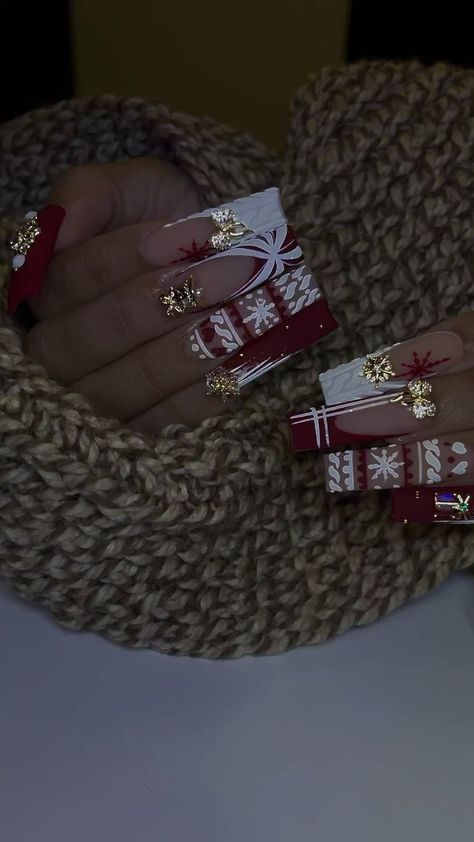 ❄️❤️ nails by @pachekedgoficial #orlandonails #kissimmeenails #floridanails #tampanails #miaminails #rednails #kyliejennernails… | Instagram Christmas Nail Designs Acrylic, Long Acrylic Nail Designs, Nails Design With Rhinestones, Simple Acrylic Nails, Acrylic Nails Coffin Pink, Almond Acrylic Nails, Christmas Nails Acrylic, Unique Acrylic Nails, Long Square Acrylic Nails