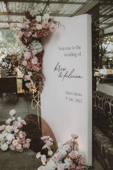 Dreamy wedding welcome signs | Image by Tania Salim Pastel Pink Color Palette, Asian Wedding Decor, Nikah Decor, Photowall Ideas, Alt Wedding, Wedding Sign Decor, Pastel Pink Color, Wedding Welcome Board, Pink Color Palette