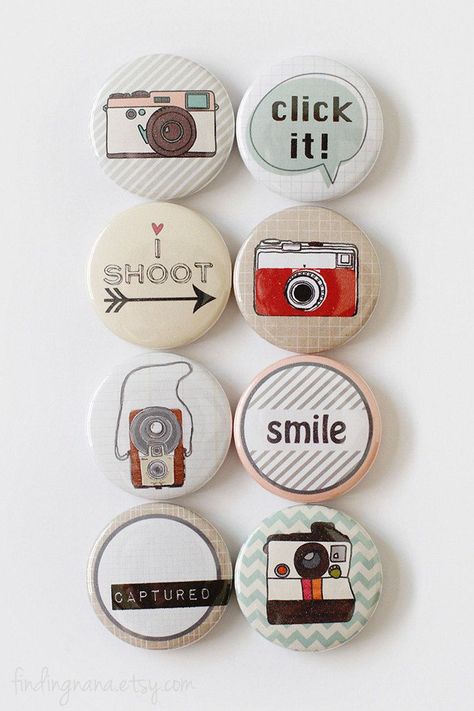 Illustration Photo, Photography Gifts, Photography Gear, Vintage Cameras, Photography Camera, Cute Pins, Vintage Poster, Button Pins, Photography Tips