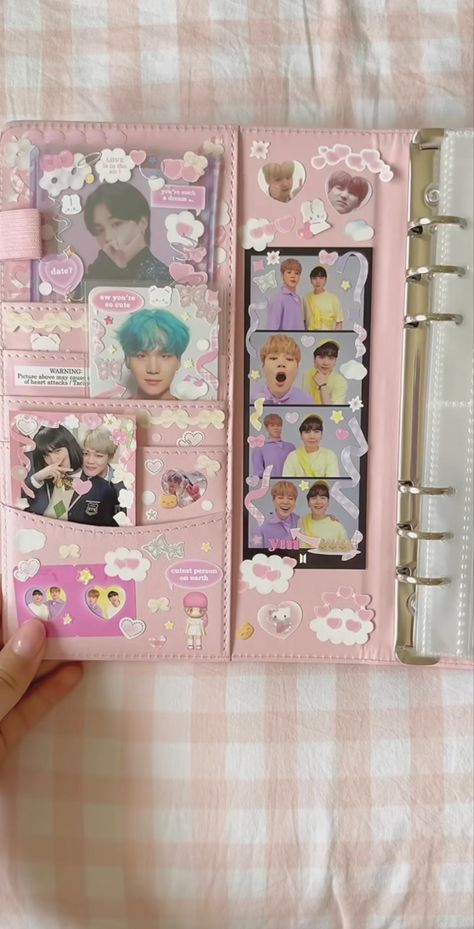 Ig: awyoonmins ! Album Decoration Ideas, Binder Decoration Ideas, Macaron Binder, Binder Inspiration, Pc Binder, Binder Deco, Binder Decoration, Kpop Binder, Photocard Collection