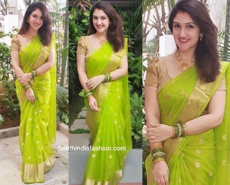 Sridevi Vijaykumar took to Instagram to share good wisheson the occasion of Dussehra.The actress looked beautiful in a parrot green saree Trending Pattu Saree Colours, Best Silk Saree Colour Combination, Sarees Colour Combinations, Silk Saree Colour Combinations, Parrot Green Saree, Green Silk Saree, Nabha Natesh, Sarees For Wedding, South Indian Wedding Saree