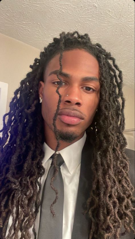 Black Guy Face Claim Dreads, Black Man Long Hair Styles, Long Black Hairstyles For Men, Different Types Of Dreadlocks, Black Masc Hairstyles, Long Dreadlocks Men, Black Men With Afros, Male Hairstyles Curly, Gay Hairstyles For Long Hair