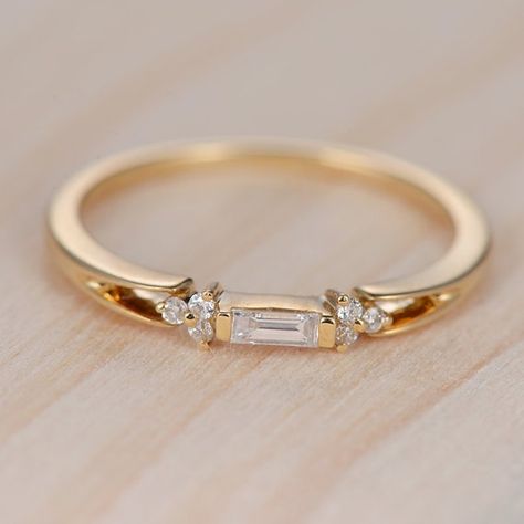 63 Gorgeous Wedding Bands for Women That Will Make Your Engagement Ring Shine | Junebug Weddings Gold Wedding Bands Women, Yellow Gold Diamond Engagement Ring, Baguette Engagement Ring, Yellow Engagement Rings, Yellow Gold Wedding Ring, Yellow Gold Wedding Band, Gold Ring Designs, Ring Antique, Moissanite Wedding Bands