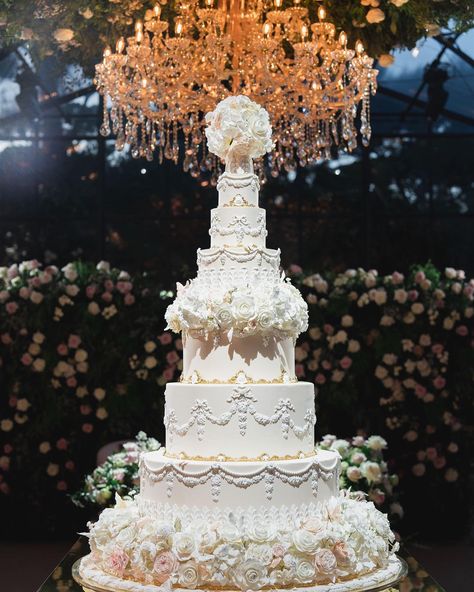 Couture cake with world-class sugar crafting! Inspired by the bride's Chanel wedding gown, this glamorous cake contains hundreds of sugar… | Instagram Cake Plinth, Glamorous Wedding Cakes, Classy Wedding Cakes, Chanel Wedding, 25 Anniversary Cake, Royal Cakes, 2023 Couture, Big Wedding Cakes, Couture Cakes