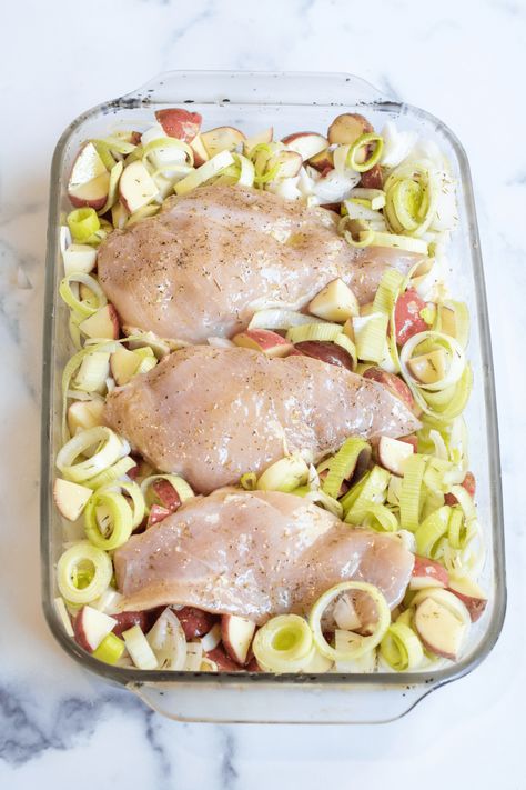 Leeks And Chicken Recipes, Dinner Recipe With Leeks, Oven Baked Recipes Healthy, Recipes Using Leaks, Leeks Chicken Recipe, Chicken With Leaks, Meals With Leeks, Cooking Leeks Easy Recipes, Chicken And Potato Bake Recipes