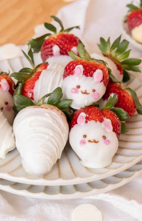 Easter is the perfect time to whip up these bunny white-chocolate covered strawberries! Whether you decide to leave them with plain or add a cute bunny patttern, you're sure to love making these adorable white chocolate covered strawberries. Bunny Strawberries, Matcha Sugar Cookies, Cute Recipes, Bunny Sugar Cookies, Strawberry Bites, White Chocolate Covered Strawberries, Chocolate Covered Strawberry Recipe, Bunny White, Spring Baking