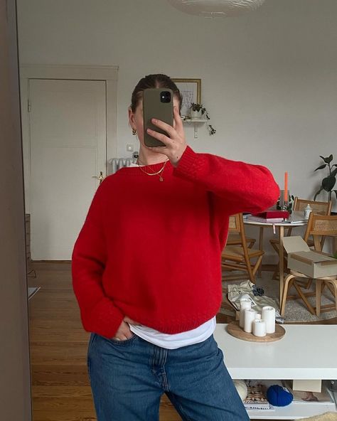 Marie (@mariefhm) • Instagram photos and videos Red Jumper Outfit Aesthetic, Red Crew Neck Sweater Outfit, Red Polo Sweater Outfit, Red Oversized Sweater Outfit, Red Jumper Outfit Winter, Red Knitted Sweater Outfit, How To Style A Red Sweater, Red Cropped Sweater Outfit, Sweater Rojo Outfit