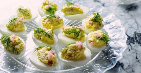 Take on a new tradition (and stylish home look) with this Swedish Easter menu and IKEA shopping guide. Easter Lunch Menu, Swedish Easter, Easter Food Appetizers, Easter Lunch, Easter Menu, Smoked Trout, Easter Food, Table Food, Swedish Recipes