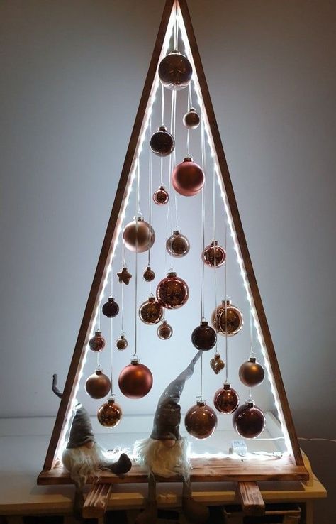 40 Ideas to Get a Modern Wooden Christmas Tree This Year Tre Kunst, Jul Diy, Concrete Painting, Christmas Diy Wood, Decoration Vitrine, Painting Concrete Porch, Wooden Christmas Tree, Creative Christmas Trees, Concrete Porch