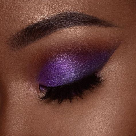 Makeup Looks Purple Eyeshadow, Purple Eye Shadow Makeup, Witch Makeup Cute, Purple Eyeshadow Ideas, Deep Purple Eye Makeup, Purple Quinceanera Makeup, Witch Eyeshadow Halloween, Colorful Eye Makeup Purple, Black And Purple Makeup Looks