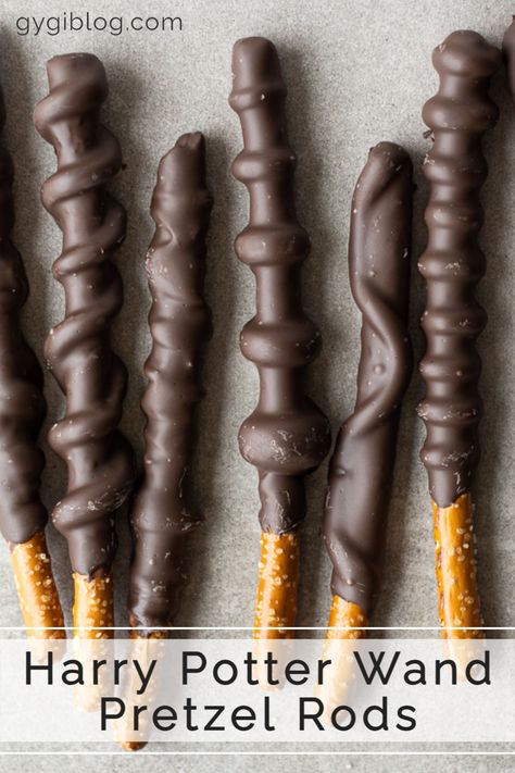 Halloween Pretzel Rods, Pretzel Wands, Caramel Pretzel Rods, Wands Harry Potter, Harry Potter Chocolate, Harry Potter Party Ideas, Halloween Treat Ideas, Harry Potter Wands, Pretzel Rods