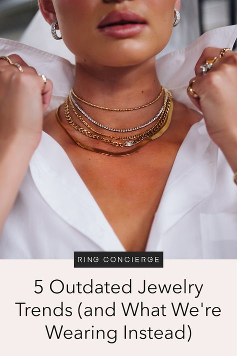 Upcoming Jewelry Trends, 2022 Jewelry Trends Women, Gold Necklace Trend 2023, Womens Jewelry Trends 2023, Trends Jewelry 2023, 2023 Jewelry Trends Diy, New Trend Jewelry 2023, How To Pair Jewelry With An Outfit, Fine Jewellery Trends 2023