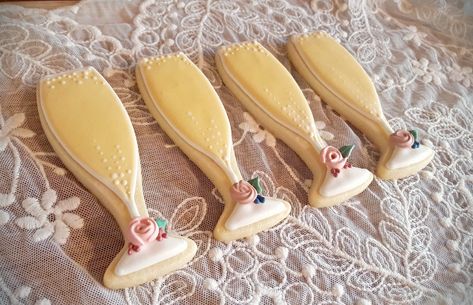 Champagne Flute Cookies Decorated, Champagne Decorated Cookies, Champagne Cookies Decorated, Champagne Glass Cookies, Champagne Cookie, Champagne Cookies, Wedding Shower Cookies, Wine Cookies, Anniversary Cookies