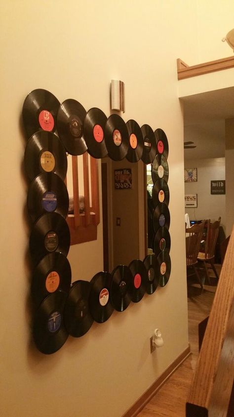 Music Themed Bathroom Ideas, Music Themed House, Rock And Roll Home Decor, Music Classroom Aesthetic, Glam Rock Decor, Rock And Roll Aesthetic Room, Rock N Roll Bedroom, Diy Vinyl Record, Rock And Roll Room