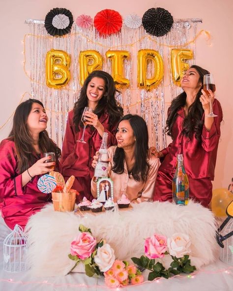 Bachelor's Party, Bride To Be Decorations, Bridal Shower Photography, Bachelorette Party Photo, Bridesmaid Poses, Bridesmaid Photoshoot, Bridal Photography Poses, Bridal Shower Photos, Bride Shower