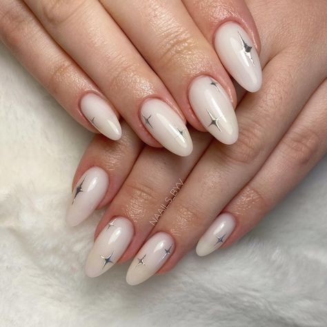 Nail Art On Milky White Nails, Simple Milky Nails, Milky White Almond Nail Ideas, Milky Summer Nails, Milky White Nails With Design Short, Milky Pastel Nails, Milky White And Silver Nails, Milky White Nails Ideas, Milky Chrome Nails