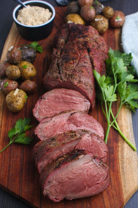 Smoked Beef Tenderloin Recipes, Smoked Beef Tenderloin, Parties With Friends, Whole Beef Tenderloin, Smoked Potatoes, Smoked Pork Tenderloin, Beef Loin, Smoked Meatloaf, Beef Tenderloin Recipes