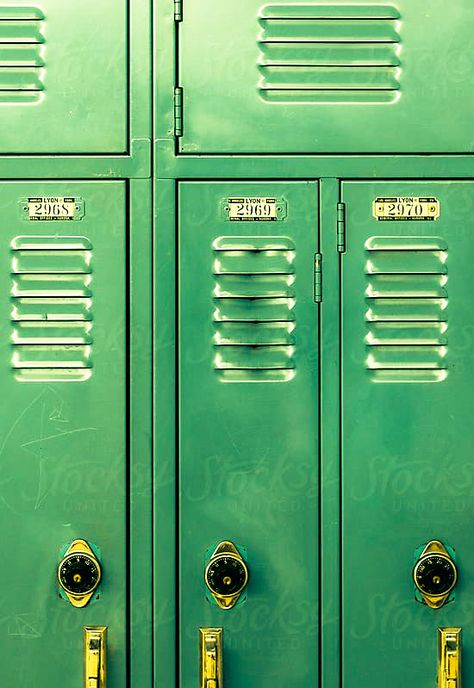 Locker Design Ideas School, Green Pubmat, Pubmat Background, Green Lockers, Locker Background, Locker Designs, Graphic Shapes Design, Powerpoint Slide Designs, Computer Basic