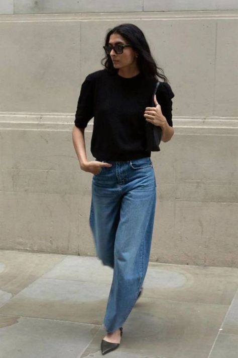 How to Style Barrel-Leg Jeans: Tips & Trends | Wardrobe Icons Barrel Denim Outfit, Barrel Leg Pants Outfit, Styling Barrel Jeans, How To Style Barrel Jeans, Barrel Jeans Street Style, Everyday Winter Outfits, Barrel Jeans Outfit, Red Flats Outfit, Jeans Tips