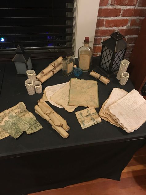 Dnd Physical Props, Dnd Themed Party Ideas, Tavern Aesthetic Medieval Party, Diy Alchemy Decor, Medieval Fantasy Party Decorations, Tavern Decor Diy, Dungeon Themed Room, Dnd Room Ideas Diy, Dnd Room Aesthetic