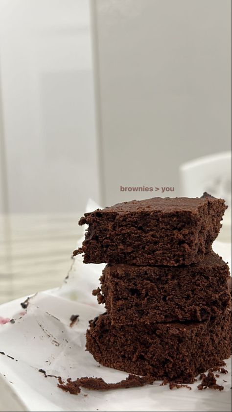 Brownie Instagram Story Ideas, Brownie Story Instagram, Baking Aesthetic Story, Baking Aesthetic Instagram Story, Bakery Story Ideas, Chocolate Instagram Story Ideas, Brownie Captions For Instagram, Cozy Baking Aesthetic, Cheesecake Captions Instagram