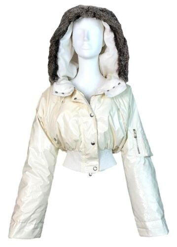 F/W 2003 Dolce & Gabbana Shiny Off White Cropped Puffer Coat Jacket w Fur | eBay Cropped Puffer Coat, Dolce Gabbana Jacket, Timeless Shoes, White Puffer, Cropped Puffer Jacket, Cute Jackets, Rabbit Fur, Crop Jacket, Puffer Coat