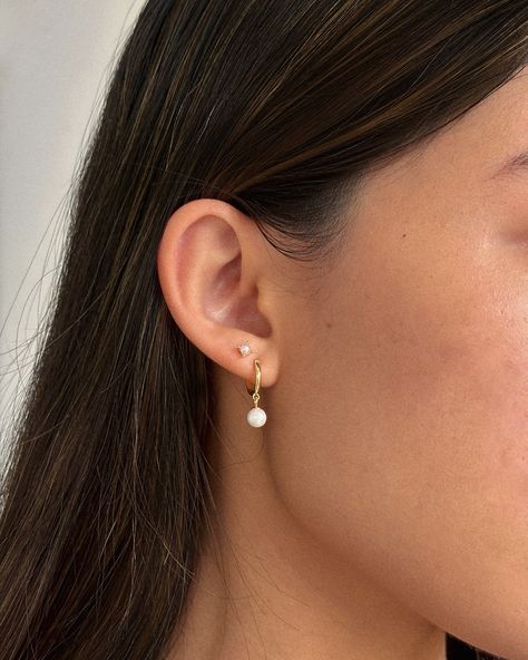 Our Perla huggies feature delicate freshwater pearls elegantly suspended from 14k gold hoops. Perfect for adding a touch of class to any outfit. #freshwaterpearlearrings #freshwaterpearls #pearlearrings #goldhoops #elegantjewellery #daintyearrings #finejewellery Ear Piercings Pearls, Pearl Earrings Stack, Wedding Earring Stack, Pearl Earring Stack, Dainty Earring Stack, Stacked Pearl Earrings, Second Lobe Piercing, Second Ear Piercing, Earring Stack