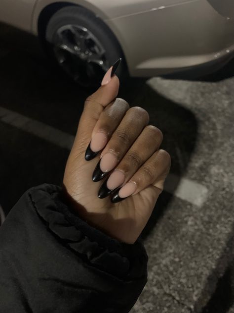 Black Nails Inspiration Almond, Black French Oval Nails, Black Almond French Tip, Black French Almond Nails, Almond Black French Tip Nails, Black French Tip Almond Nails, Black French Tip Nails Almond, Black Almond Nail Ideas, Black Nails Almond