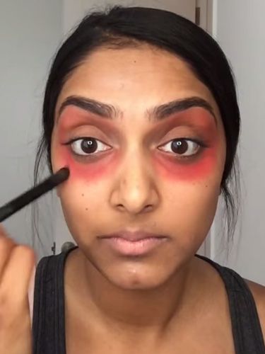 Lipstick Hacks, Hide Dark Circles, Covering Dark Circles, Dark Circles Under Eyes, Dark Under Eye, Glamorous Makeup, Makeup Tricks, Undereye Circles, Penteado Cabelo Curto